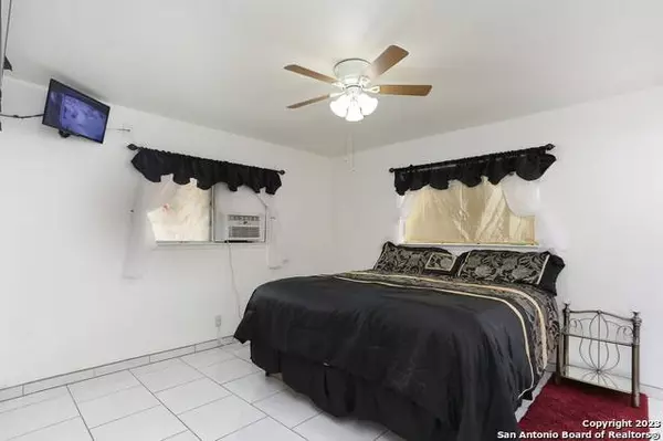 134 Paradise Valley, San Antonio, TX 78227-4828