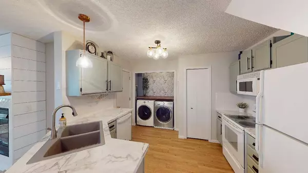 5985 Wedgewood LN N #47, Plymouth, MN 55446