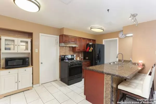 134 Paradise Valley, San Antonio, TX 78227-4828