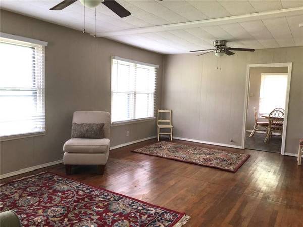 723 Quinlan ST, Kerrville, TX 78028