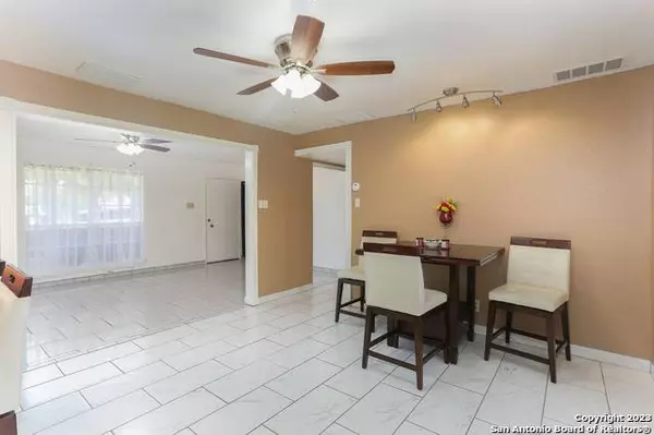 134 Paradise Valley, San Antonio, TX 78227-4828