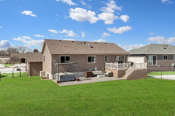 2204 Petersen DR NW, Stewartville, MN 55976