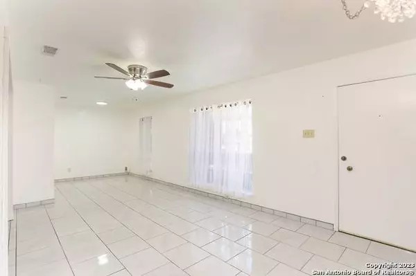 134 Paradise Valley, San Antonio, TX 78227-4828