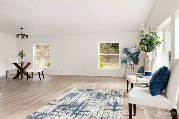 4150 Hollydale LN, Oak Harbor, WA 98277