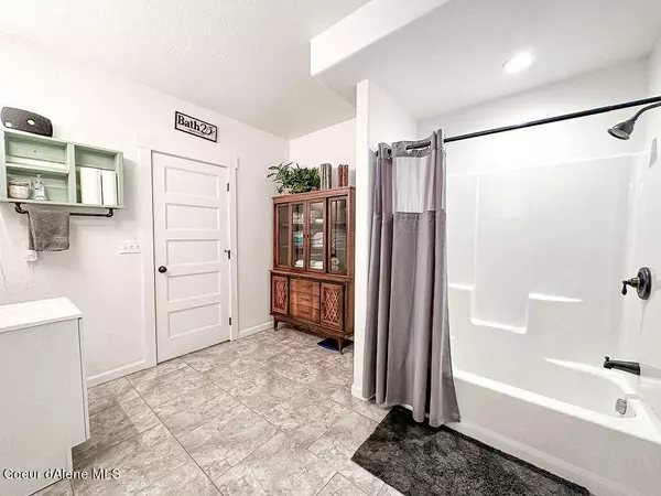 32587 N 2ND Ave, Spirit Lake, ID 83869