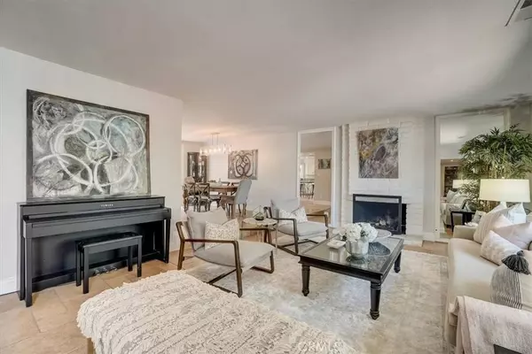 1817 Hummingbird DR, Costa Mesa, CA 92626