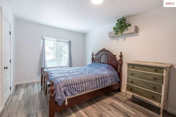 32857 N 2nd Ave, Spirit Lake, ID 83869