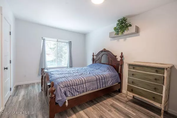 32587 N 2ND Ave, Spirit Lake, ID 83869