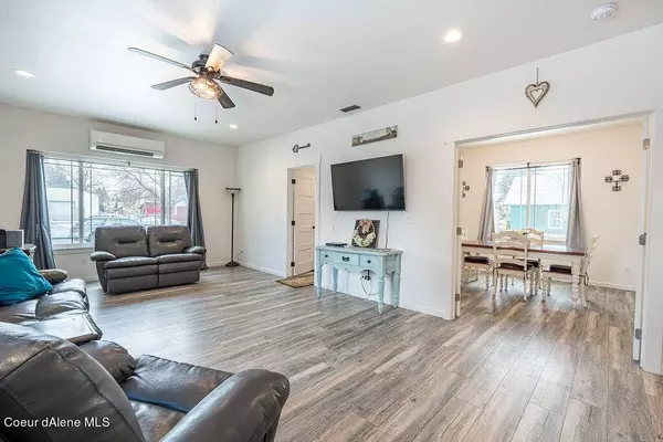 32587 N 2ND Ave, Spirit Lake, ID 83869