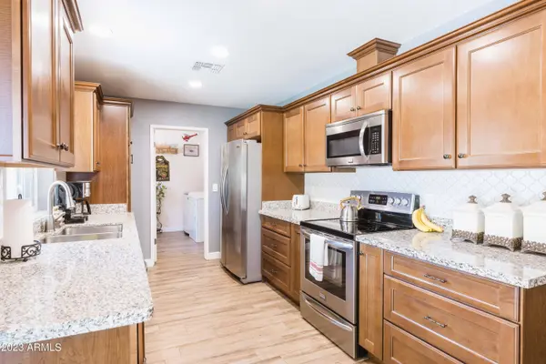 5227 W LAURIE Lane, Glendale, AZ 85302