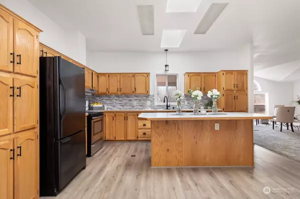 4150 Hollydale LN, Oak Harbor, WA 98277