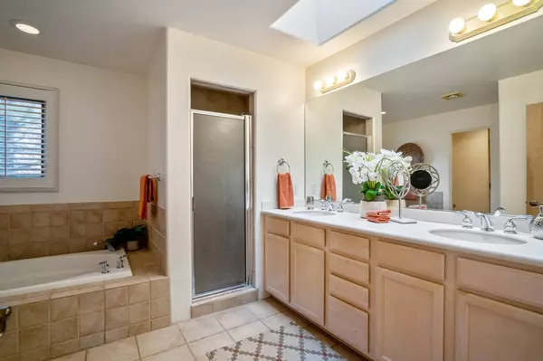 5020 Cambridge CT, Los Alamos, NM 87544