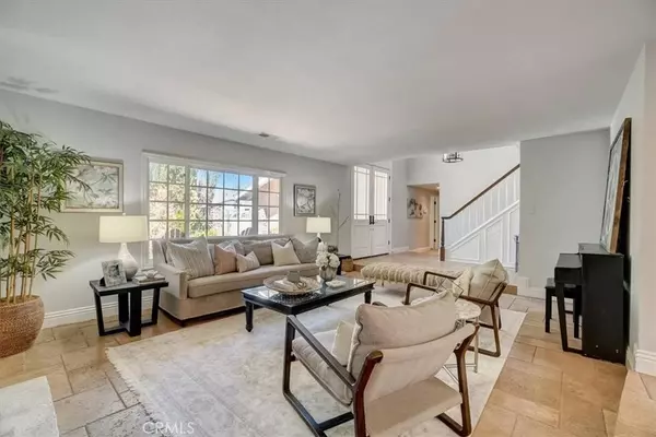 1817 Hummingbird DR, Costa Mesa, CA 92626