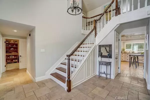 1817 Hummingbird DR, Costa Mesa, CA 92626