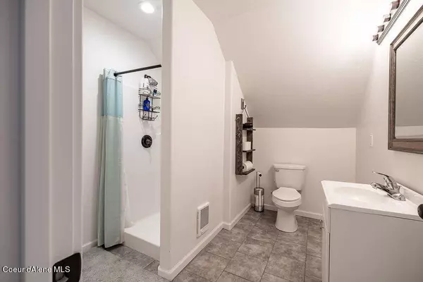 32587 N 2ND Ave, Spirit Lake, ID 83869