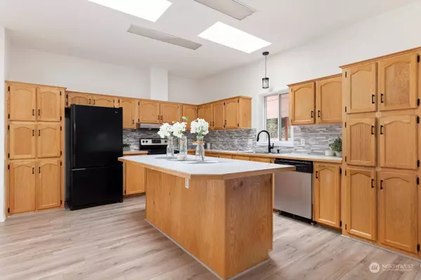 4150 Hollydale LN, Oak Harbor, WA 98277