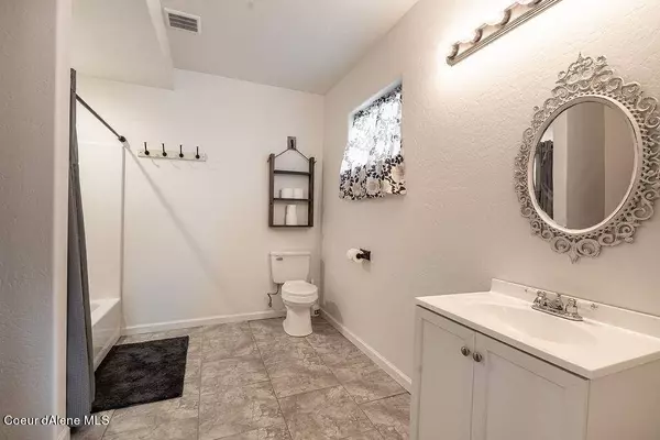 32587 N 2ND Ave, Spirit Lake, ID 83869