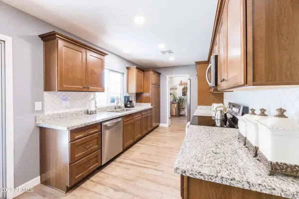 5227 W LAURIE Lane, Glendale, AZ 85302