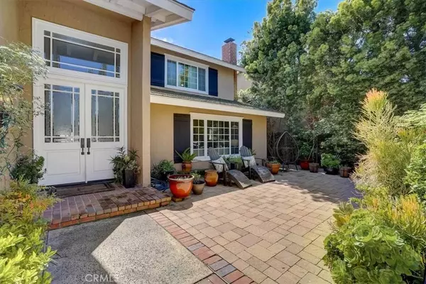 1817 Hummingbird DR, Costa Mesa, CA 92626