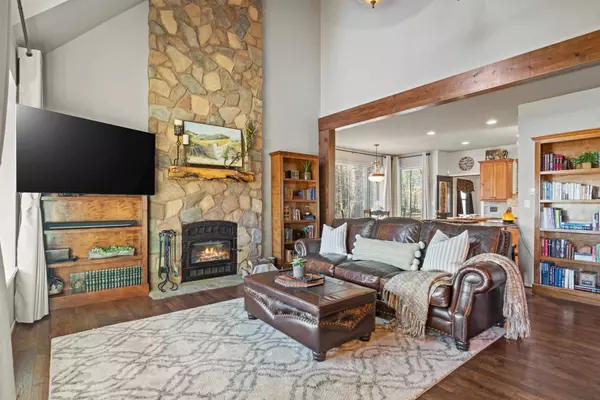 515 W Eagle Point Drive, Mount Vernon, TX 75457