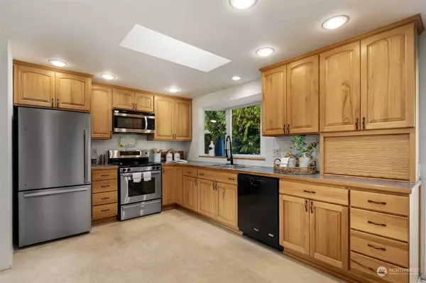 16816 NE 107th ST, Redmond, WA 98052