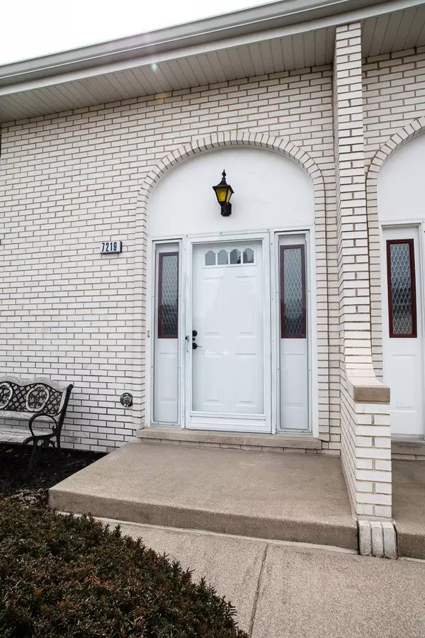 7219 W 152nd CT #40, Orland Park, IL 60462