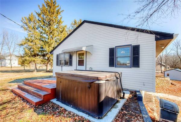 601 Sycamore Street, Cambridge, IA 50046