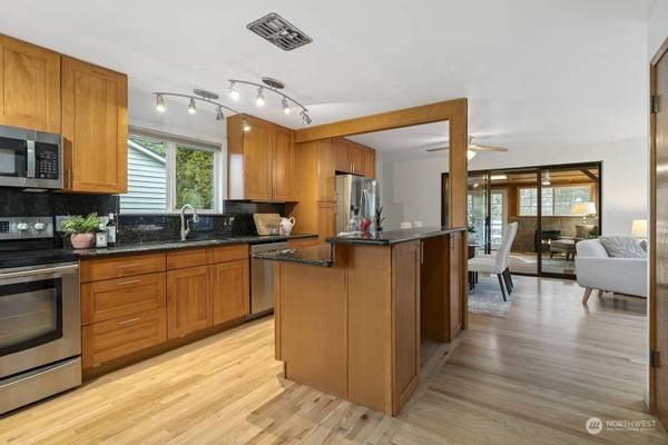 422 S 165th ST, Burien, WA 98148