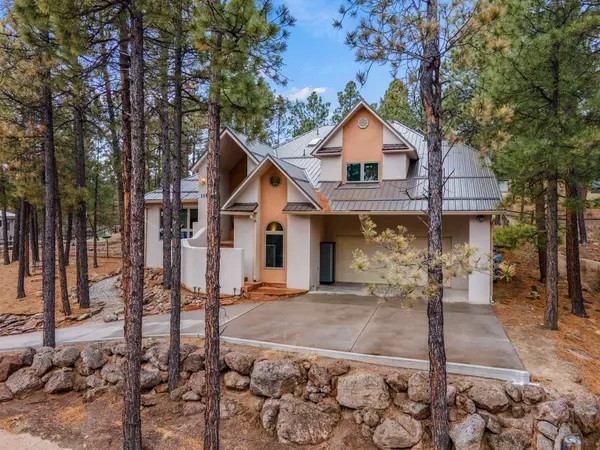 118 Maple DR, Los Alamos, NM 87544