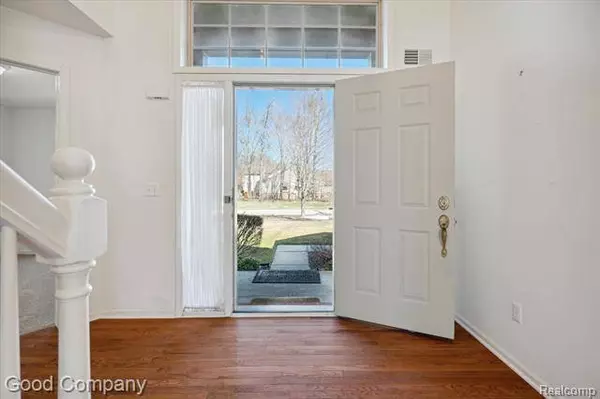 5958 LOCHMORE Drive, Commerce Twp, MI 48382