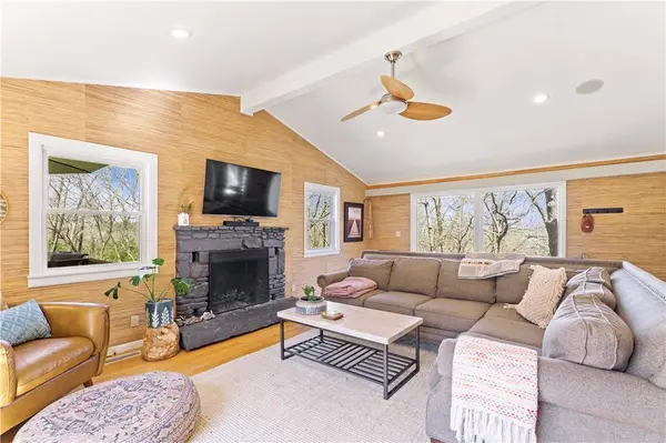 1215 N Kings Drive, Fayetteville, AR 72701