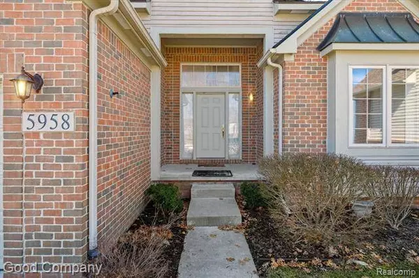 5958 LOCHMORE Drive, Commerce Twp, MI 48382