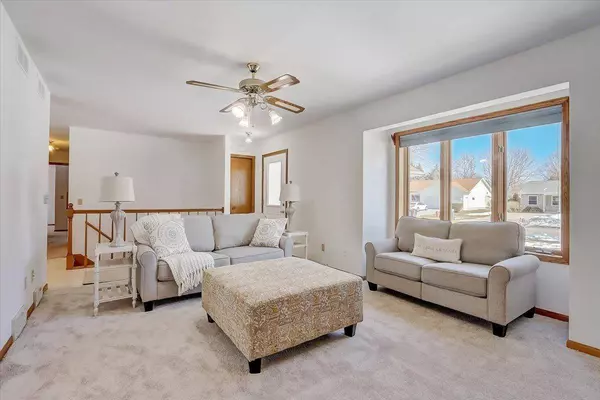 1007 Monteray Ln, Waunakee, WI 53597