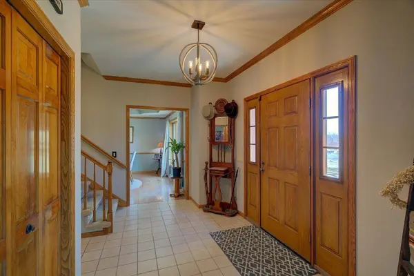 5796 Ivanhoe Cir, Fitchburg, WI 53711