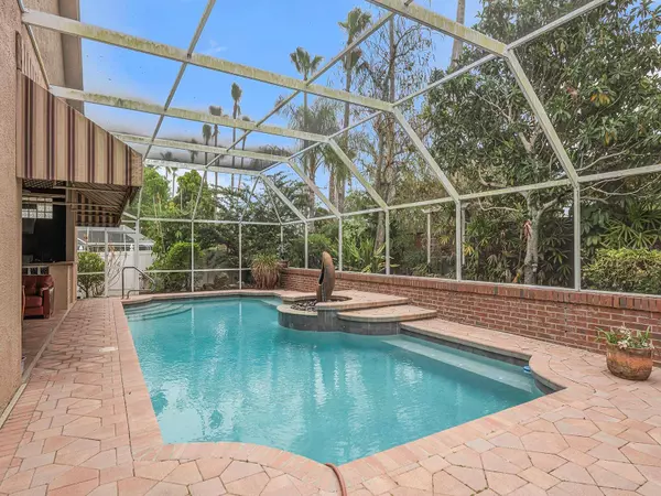 18101 PRINCESS POINT CIR, Tampa, FL 33647