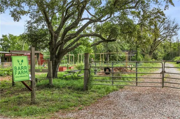 10639 WILLOW DR, New Orleans, LA 70131