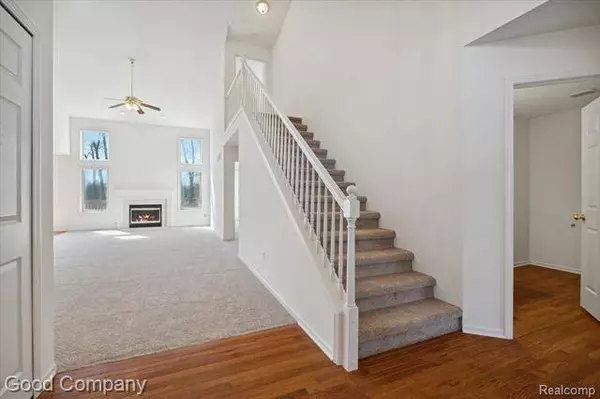 5958 LOCHMORE Drive, Commerce Twp, MI 48382