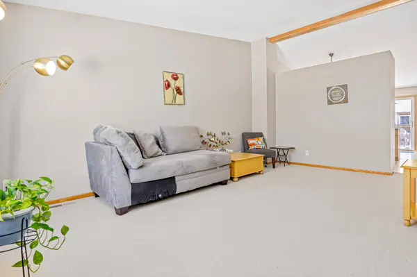 263 River Woods LN, Burnsville, MN 55337