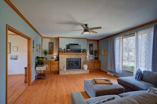 5796 Ivanhoe Cir, Fitchburg, WI 53711