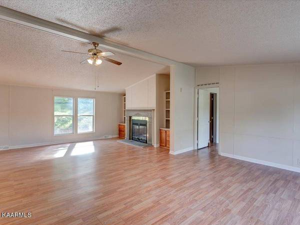 3205 Little Chuckey Rd, Mosheim, TN 37818