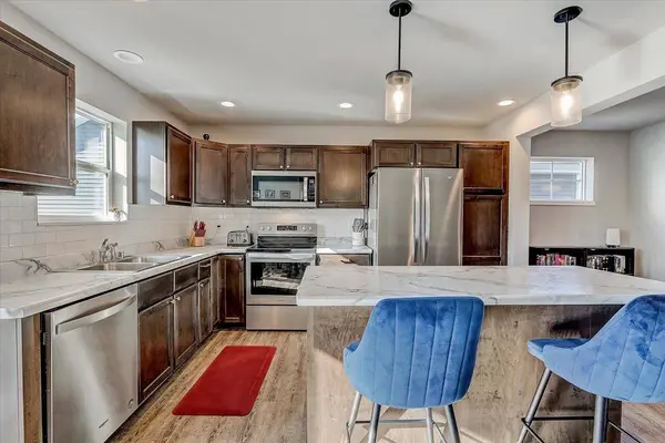 1832 Twin Fawn Trl, Madison, WI 53718