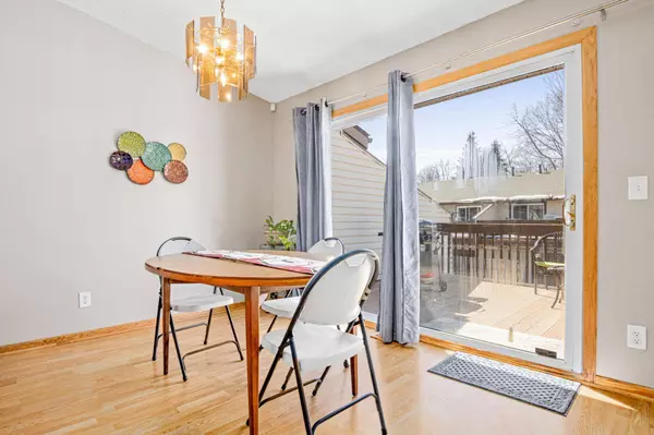 263 River Woods LN, Burnsville, MN 55337