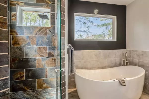 118 Maple DR, Los Alamos, NM 87544