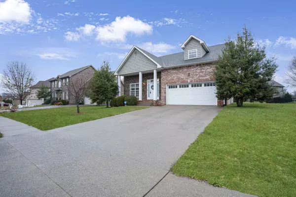 935 Willow Cir, Clarksville, TN 37043