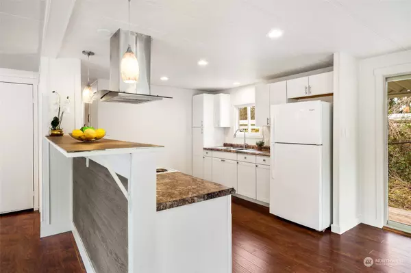 20414 Rhododendron DR E, Bonney Lake, WA 98391