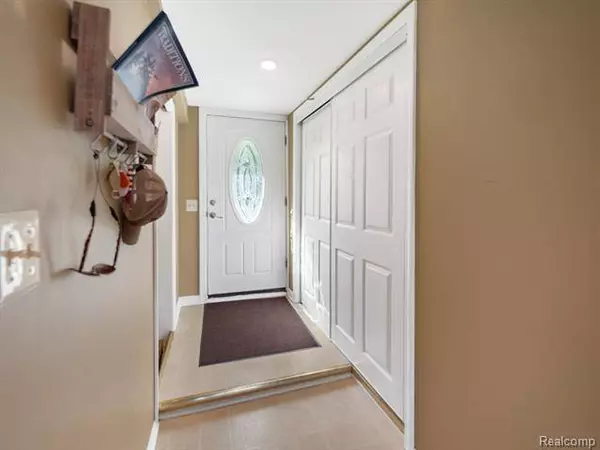 5144 W HARVARD Avenue, Clarkston, MI 48348