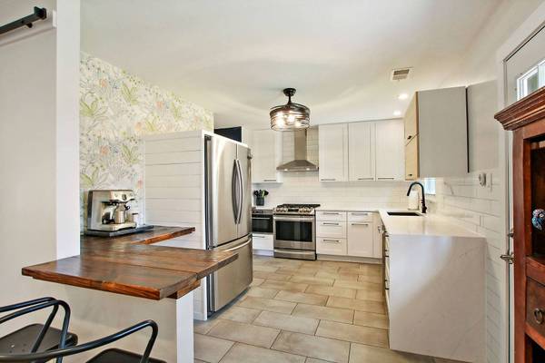 231 Peterson Pkwy, Crystal Lake, IL 60014