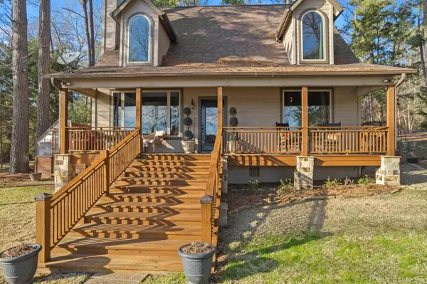 515 W Eagle Point Drive, Mount Vernon, TX 75457