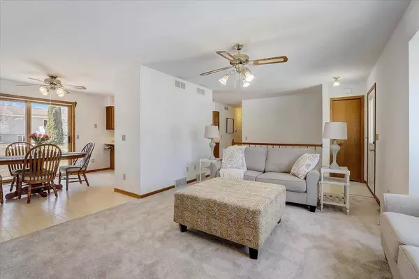 1007 Monteray Ln, Waunakee, WI 53597