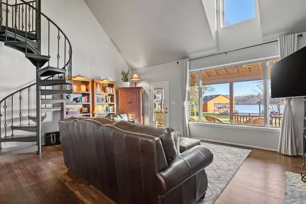 515 W Eagle Point Drive, Mount Vernon, TX 75457